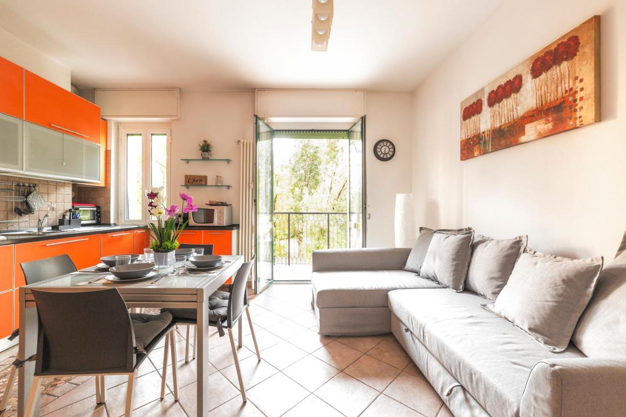 ミラノMartesana Flat With Balcony - M1 Gorla And Turroアパートメント エクステリア 写真