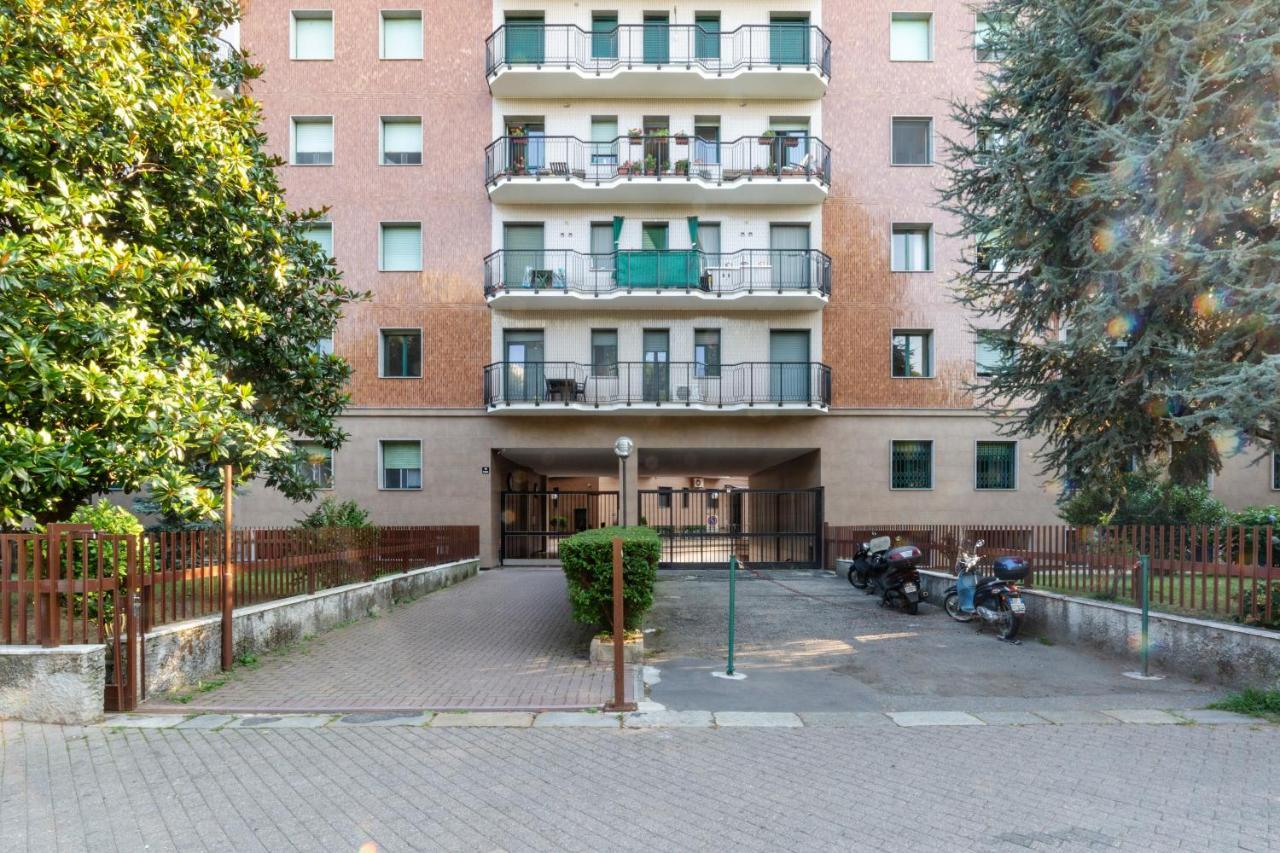 ミラノMartesana Flat With Balcony - M1 Gorla And Turroアパートメント エクステリア 写真